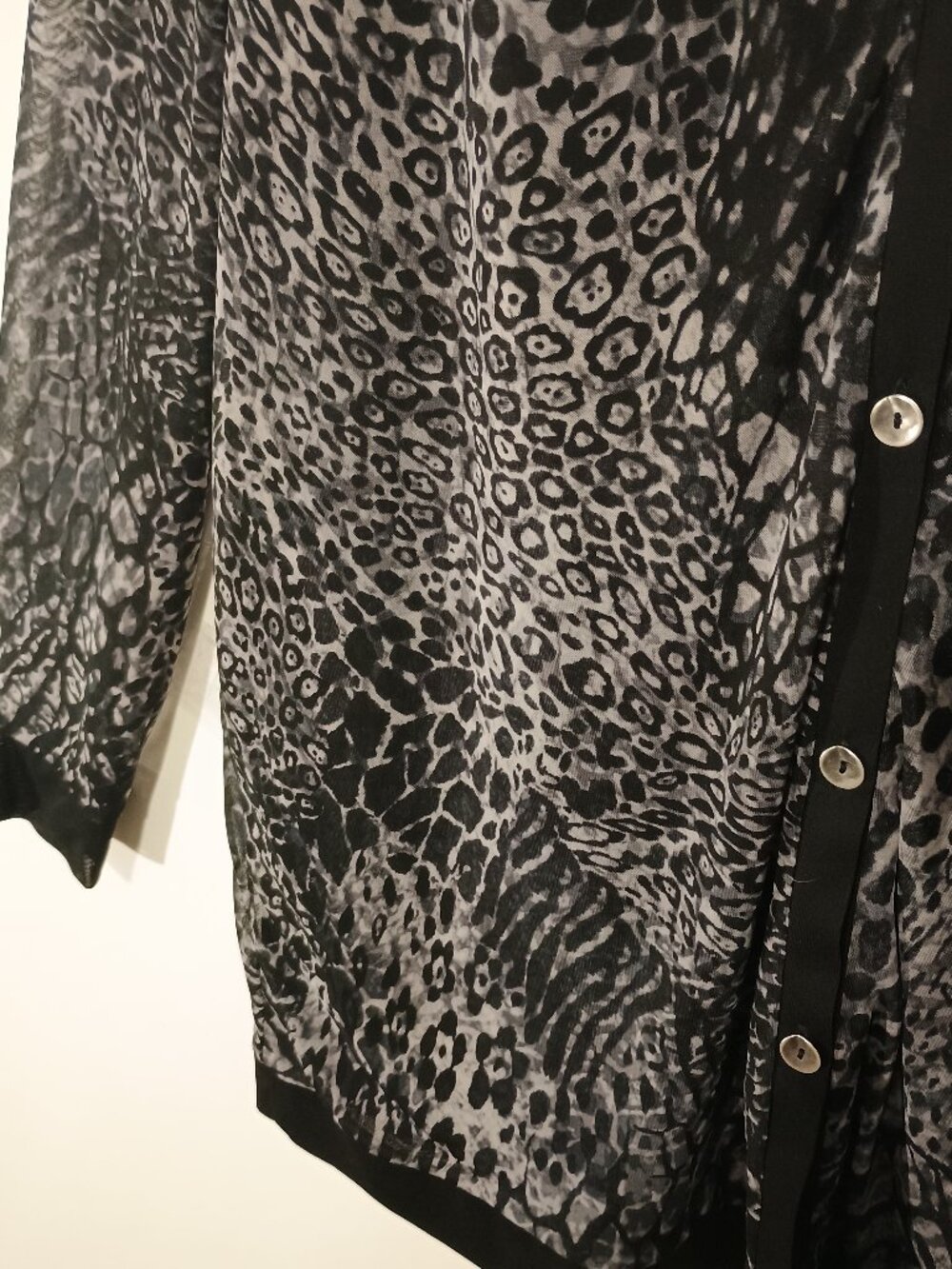 Susan Graver 2X Black Gray Animal Print Button Front Cardigan Sheer Stretch Plus - Picture 5 of 7